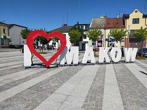 Funkcjonujące centrum handlowe Maków Maz.